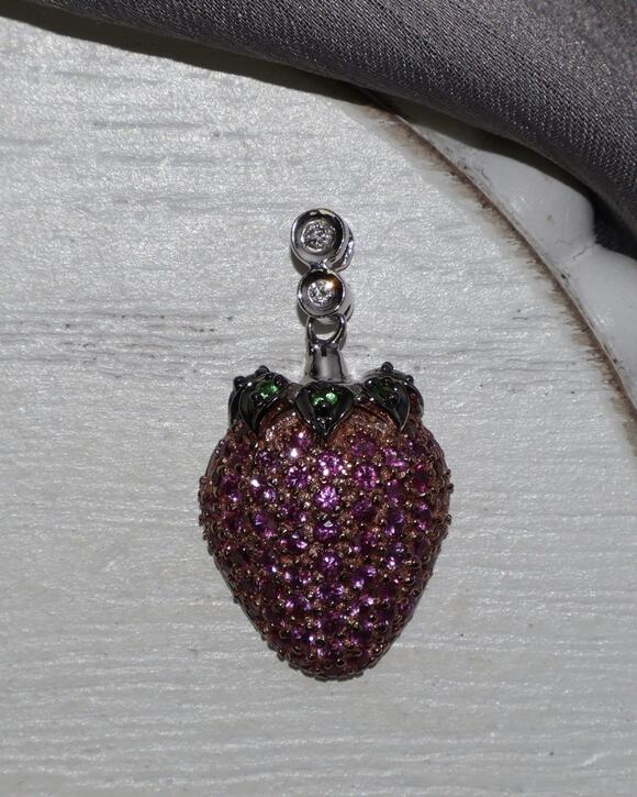 Unbranded Jewelry - 14k White Gold Strawberry Pendant 3.75G / 1in